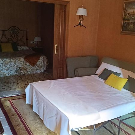 Palacio De Miraflores 미라플로레스 데 라 시에라 외부 사진