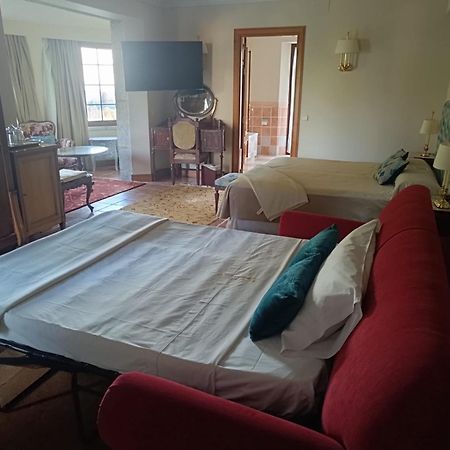 Palacio De Miraflores 미라플로레스 데 라 시에라 외부 사진