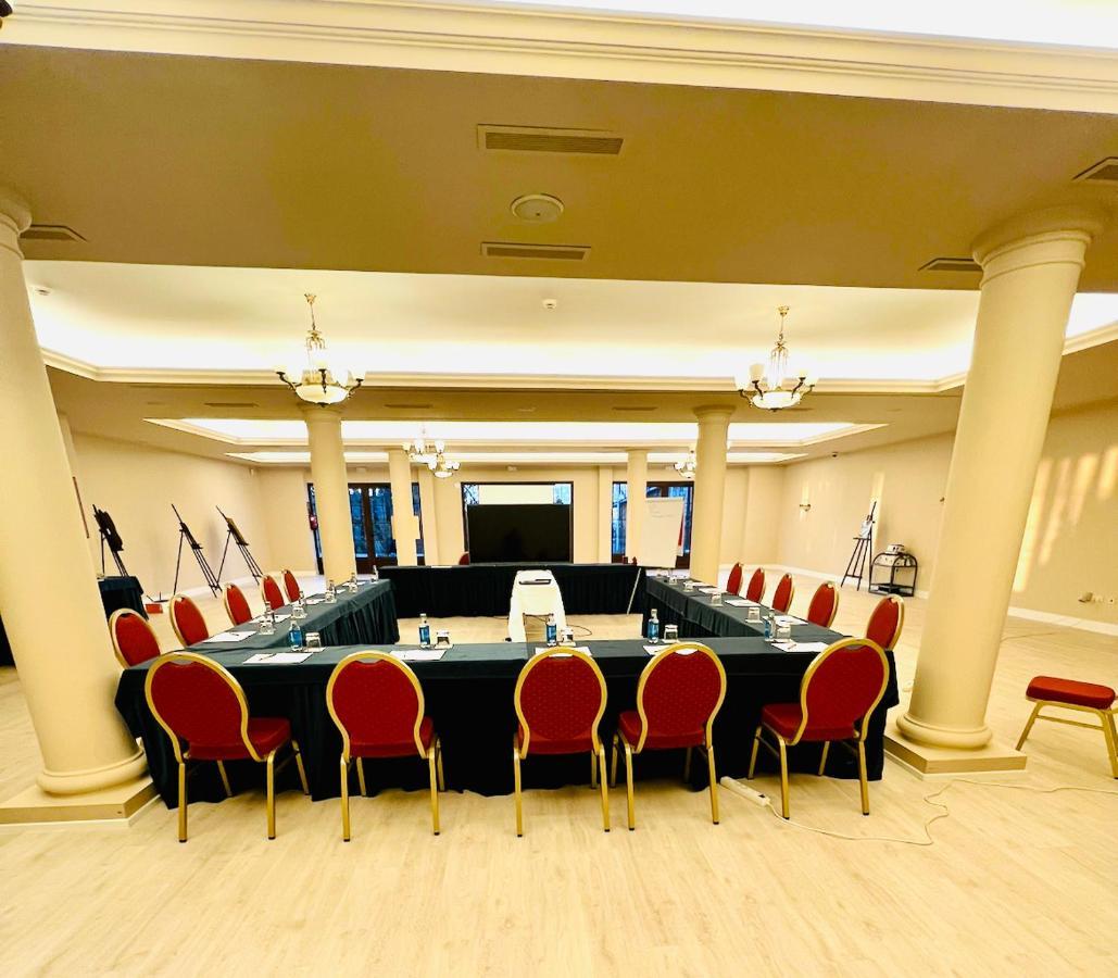 Palacio De Miraflores 미라플로레스 데 라 시에라 외부 사진