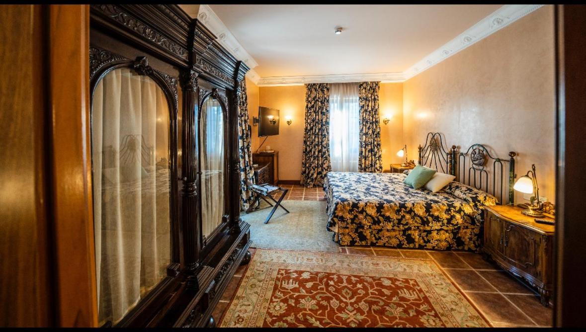 Palacio De Miraflores 미라플로레스 데 라 시에라 외부 사진